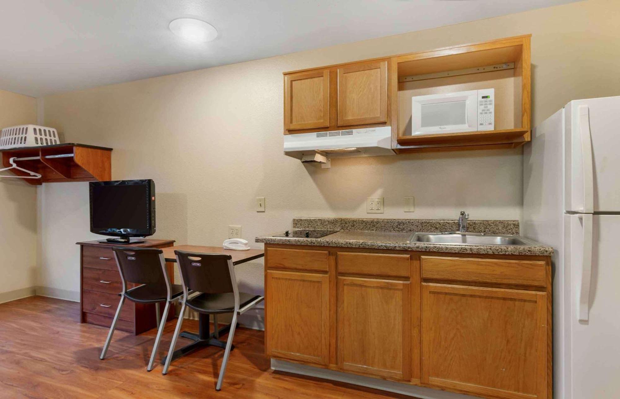 Extended Stay America Select Suites - Kansas City - South - I-49 Exterior photo